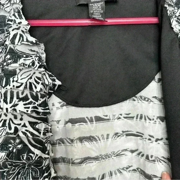 R&M Richards Ruffled Fabric  Blazer Black & White Floral Size 14W - Picture 9 of 16